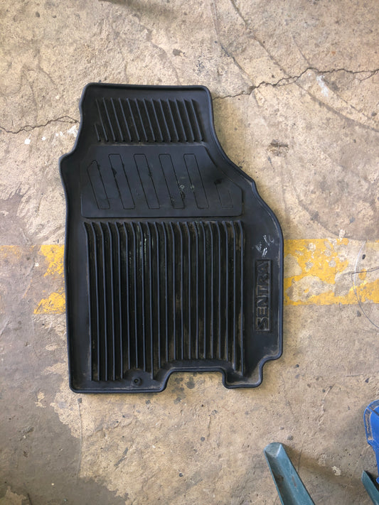 Alfombra Delanteras Nissan Sentra B16 2007 2012