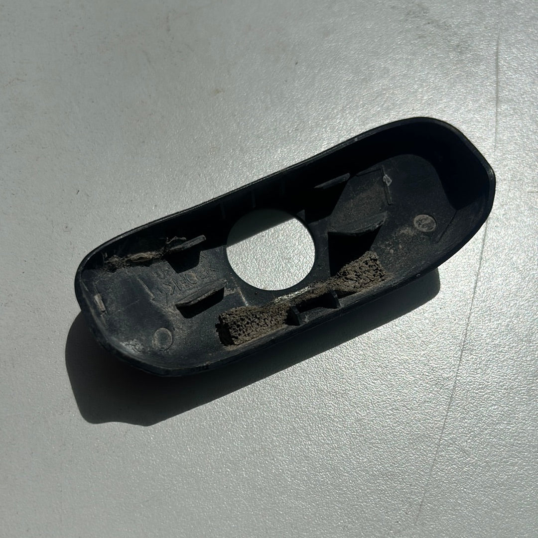 Embellecedor Gato Maleta Toyota Yaris 2001 2009