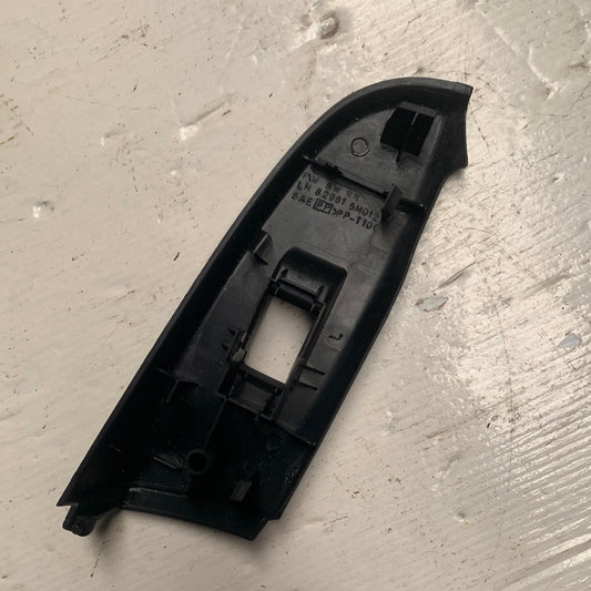 Embellecedor Mando Vidrio Nissan Sentra B15