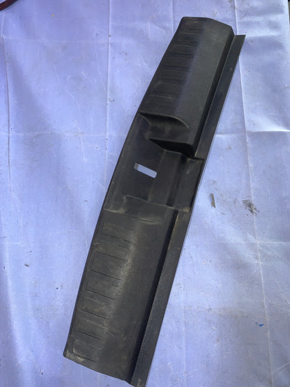 Embellecedor Inferior Maleta Dodge Caliber