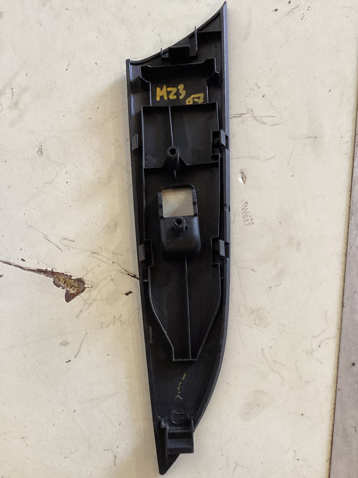 Embellecedor Mando Eleva Vidrio Mazda3