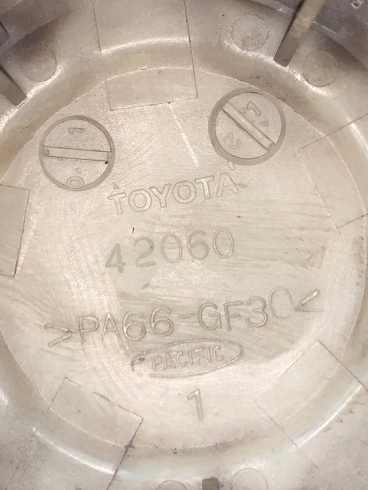 Tapa Centro Rin Toyota RAV4 1996 2005 16”