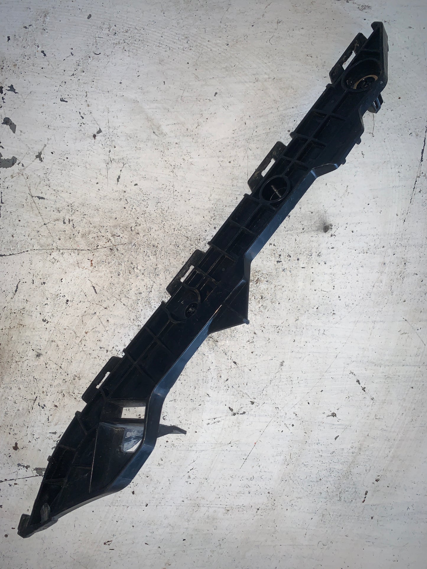 Base Parachoque Trasero Soporte Guia Toyota Corolla 2009 2013