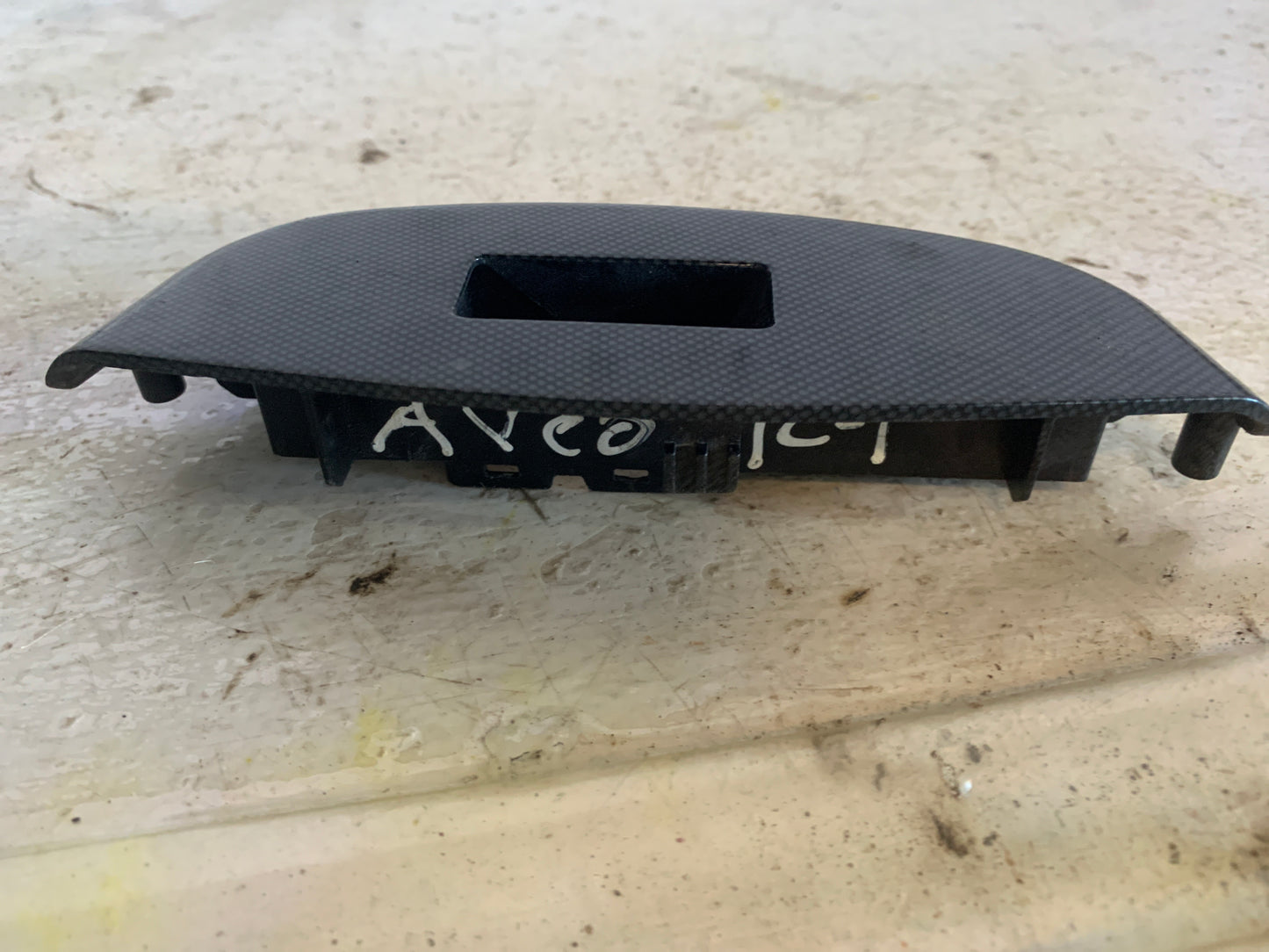 Embellecedor Mando Eleva Vidrio Individual Chevrolet Aveo