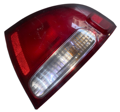 Stop Nissan Sentra B15 2001 2004 Línea Blanca