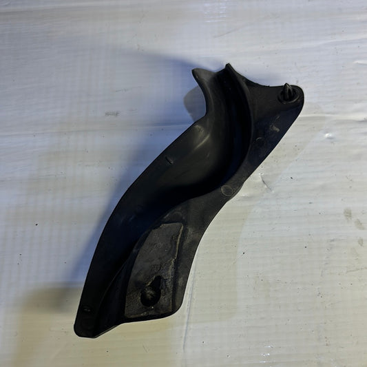 Embellecedor Gato Maleta Yaris 2001 2005