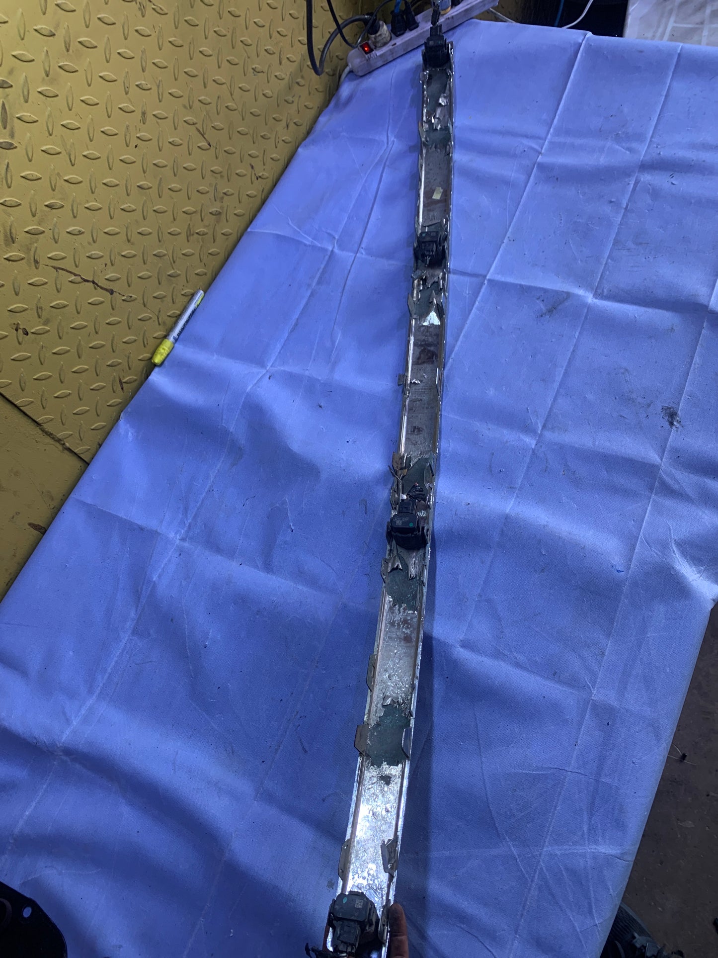 Platina Compuerta Inferior Jeep Cherokee 4.7 Laredo