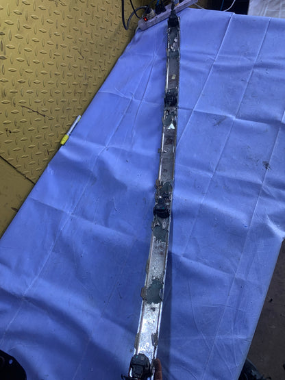 Platina Compuerta Inferior Jeep Cherokee 4.7 Laredo