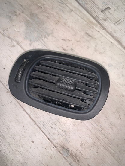 Rejilla Lateral Aire Acondicionado Dodge Caravan 2002