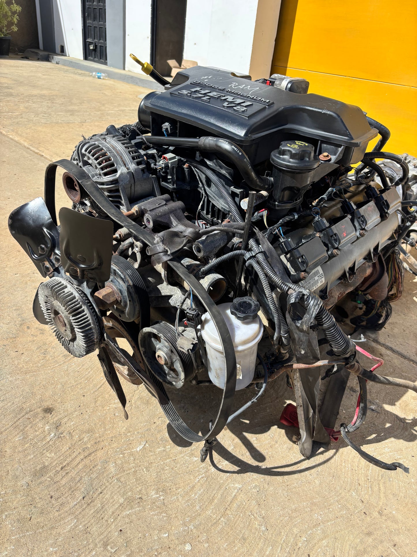 Motor Dodge Magnum RAM V8 5.7L HEMI 16 Bujias 2005 2008