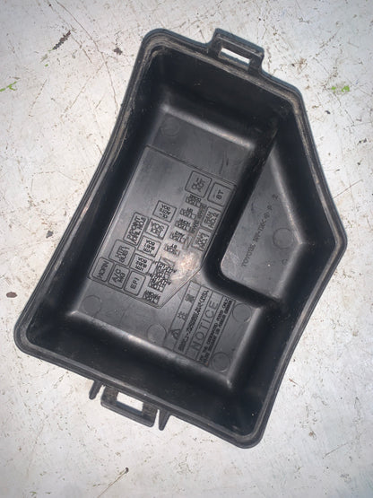 Tapa Fusilera Toyota Yaris 2000 2005