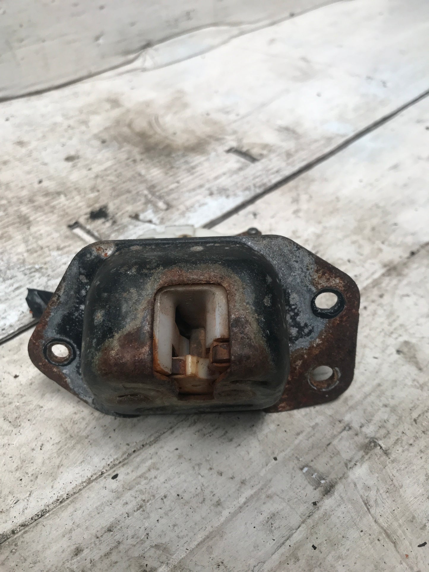 Cerradura Compuerta Nissan Tiida 2007 2010