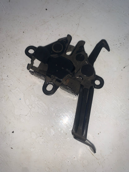Cerradura Capot Toyota Camry 2002 2006