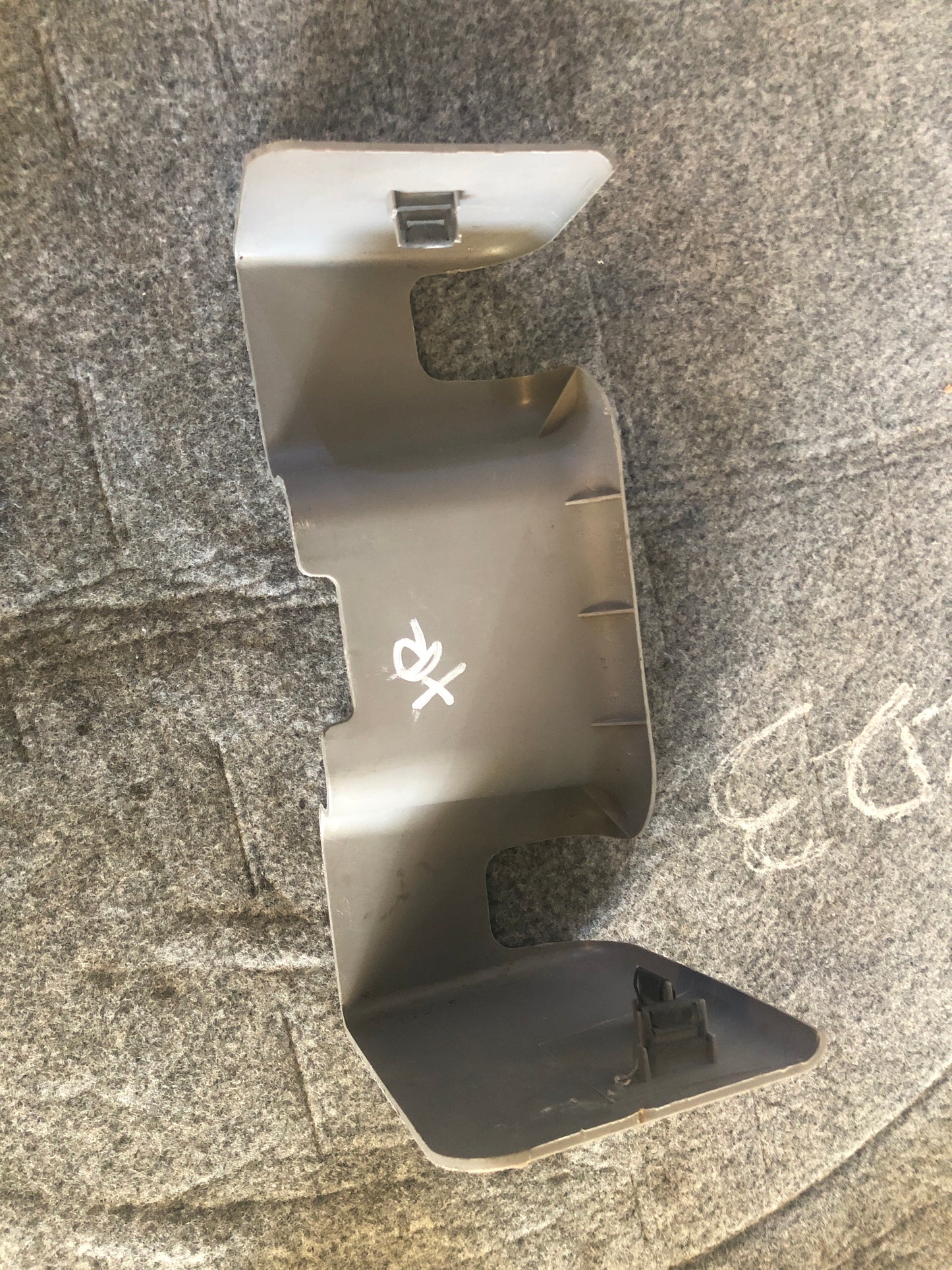 Moldura Cubre Riel Asiento Trasero Chevrolet Trailblazer 2002 2009