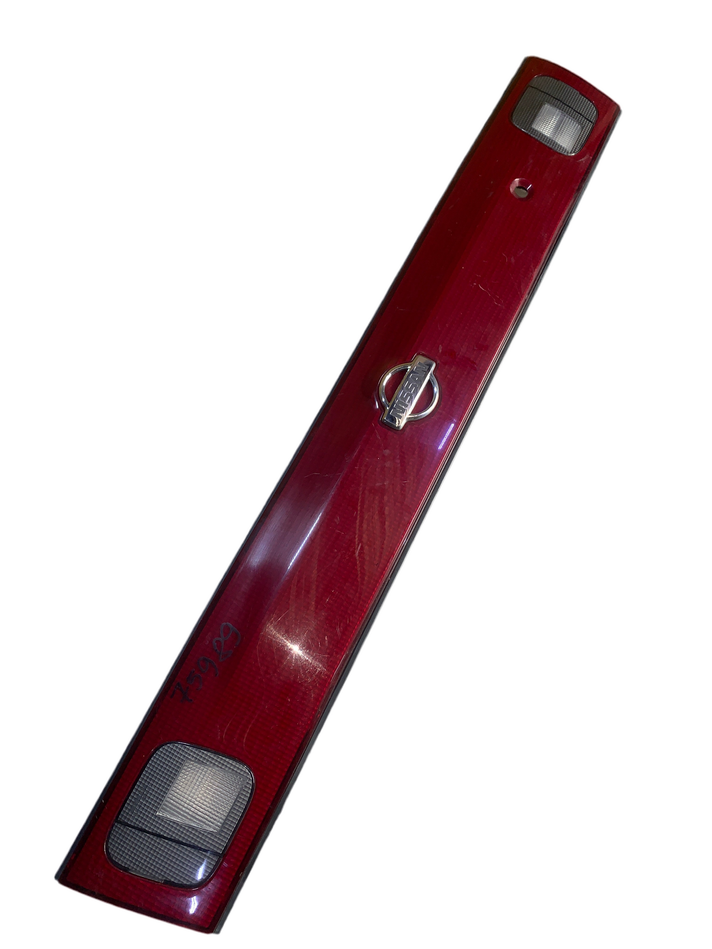 Stop Embellecedor Central Maleta Nissan Sentra B14
