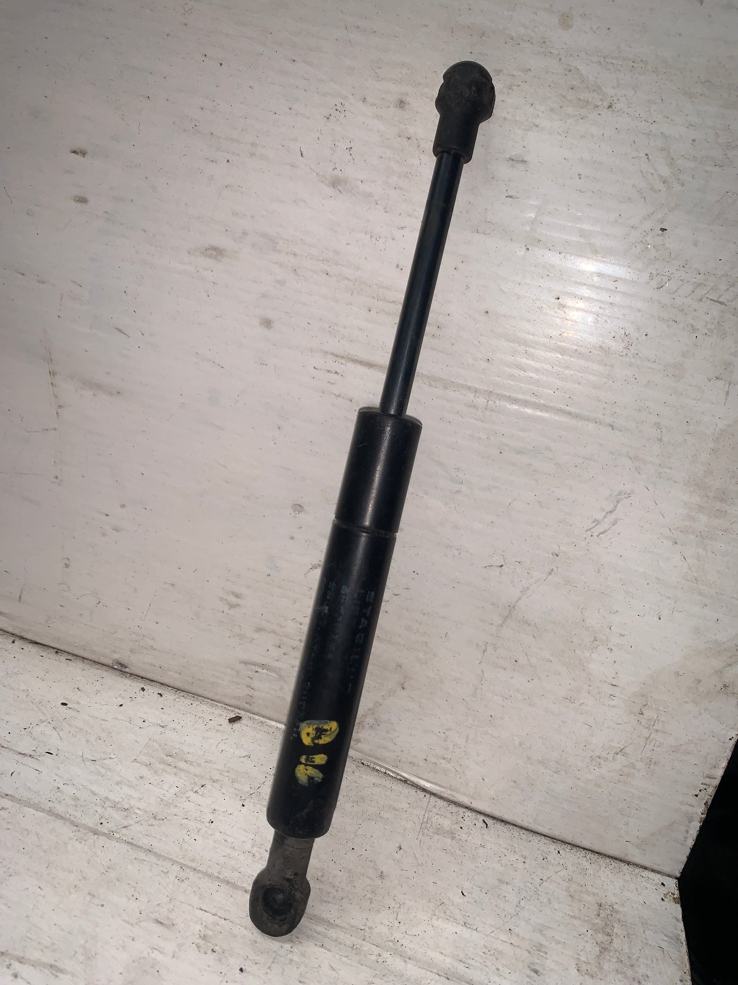 Gato Amortiguador Maleta Nissan Sentra B16