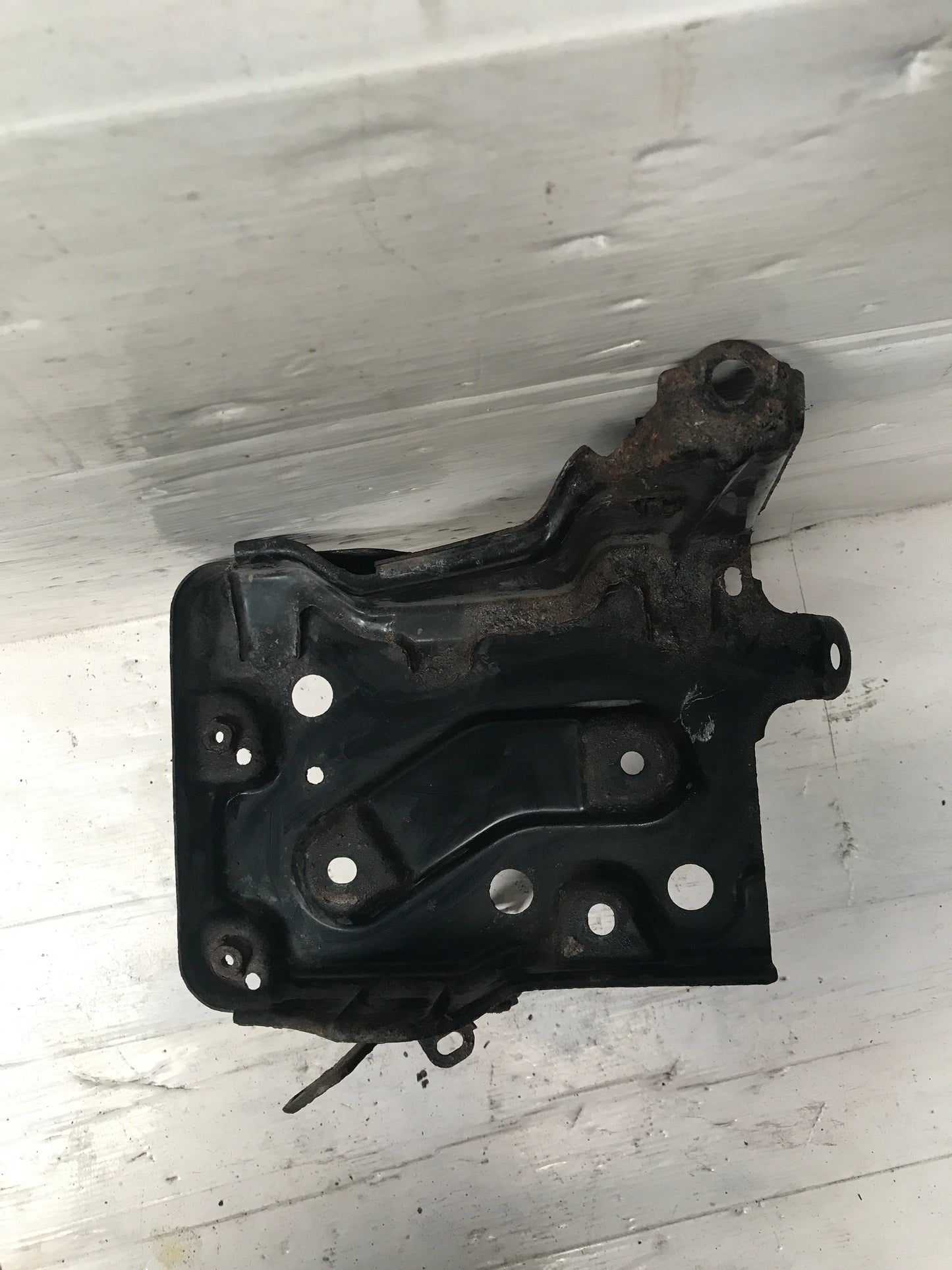 Base Soporte Inferior Bateria Toyota Yaris 2006 2010 Sport Belta