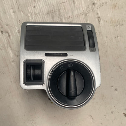 Rejilla Lateral Izquierda Volkswagen Bora Mando Luces