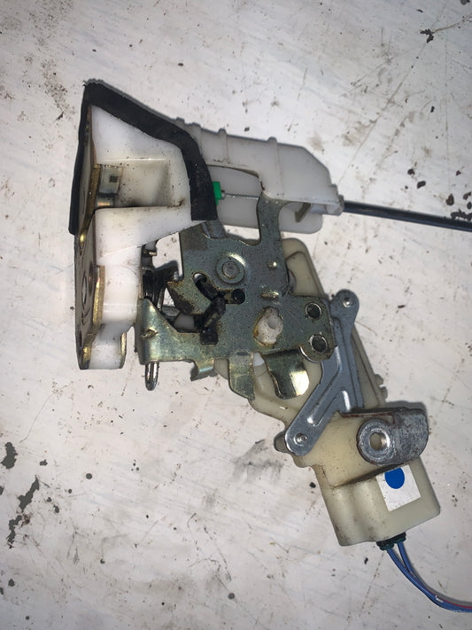 Cerradura Puerta Toyota Yaris 2000 2005