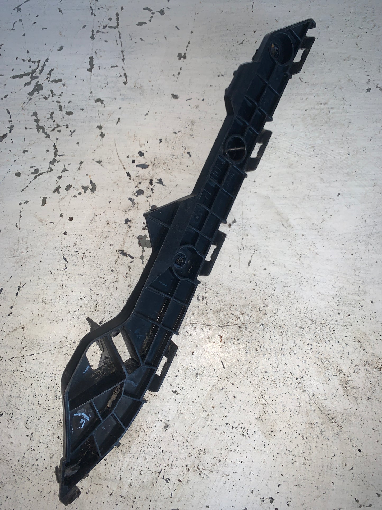 Base Parachoque Trasero Soporte Guia Toyota Corolla 2009 2013