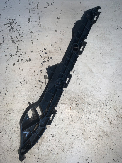 Base Parachoque Trasero Soporte Guia Toyota Corolla 2009 2013