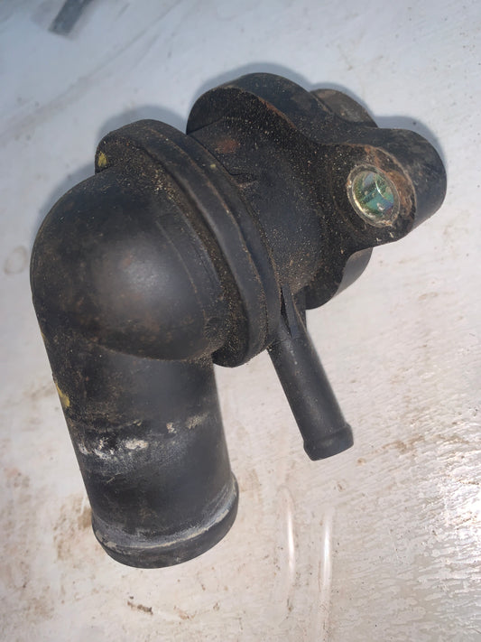 Toma Agua Plastica Termostato Chevrolet Aveo 1.6