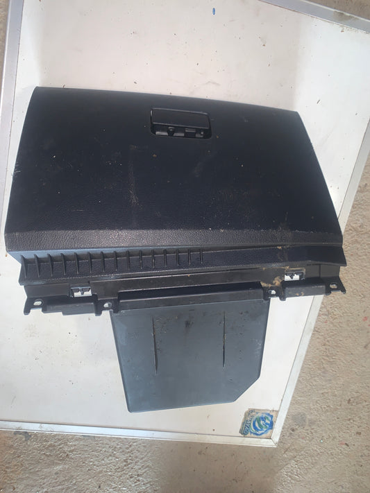 Guantera Inferior Co-Piloto Nissan Tiida