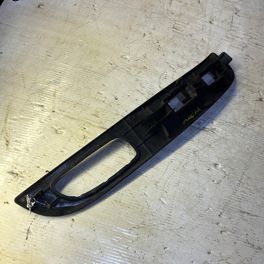 Embellecedor Mando Vidrio Nissan Maxima