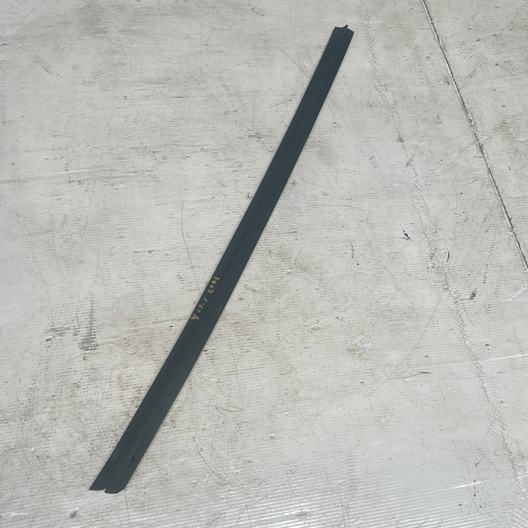 Cepillo Lamevidrio Interno [4ptas] Yaris 2000 2005