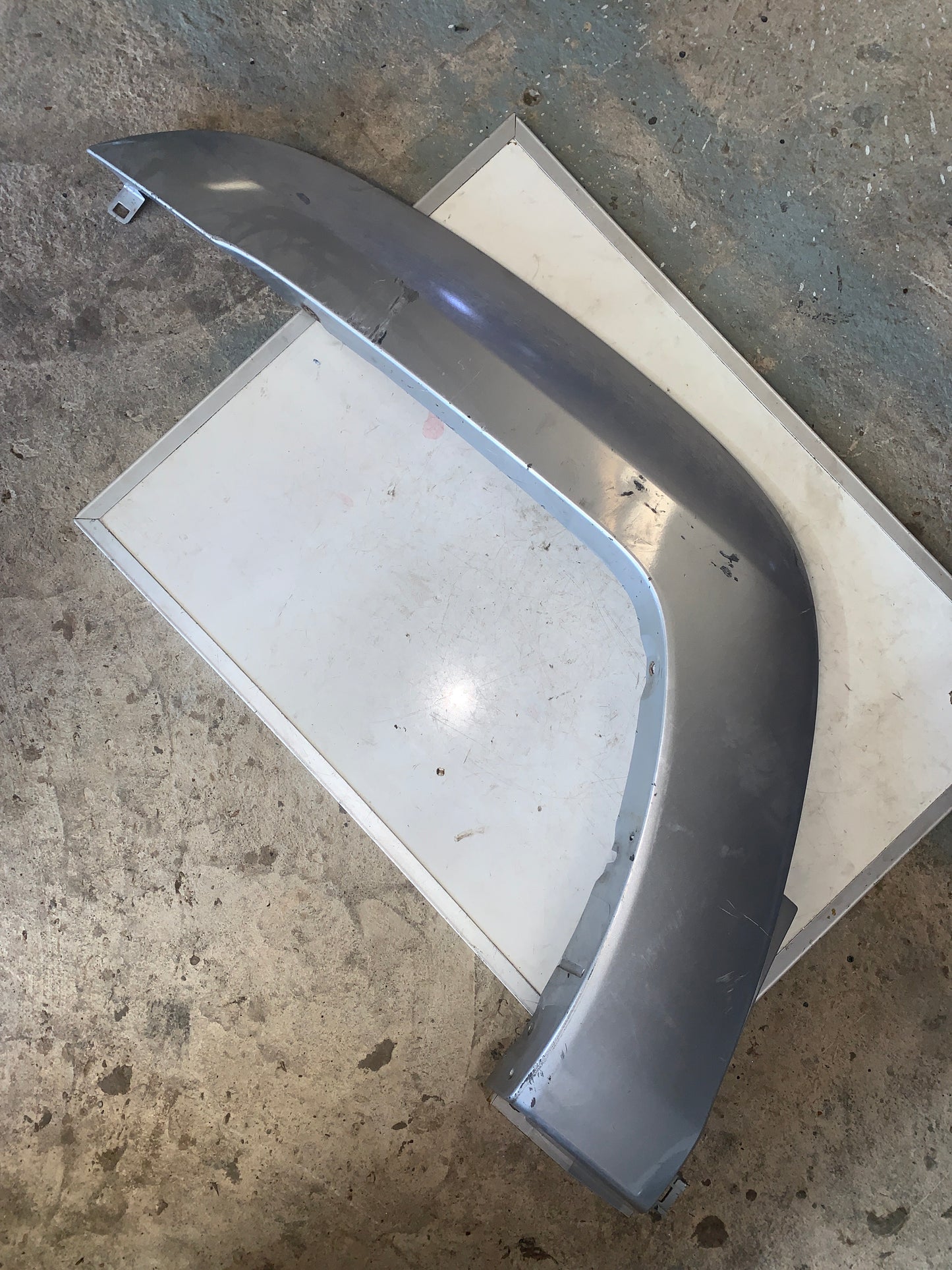 Moldura Buche Delantero Toyota 4Runner 2003 2005