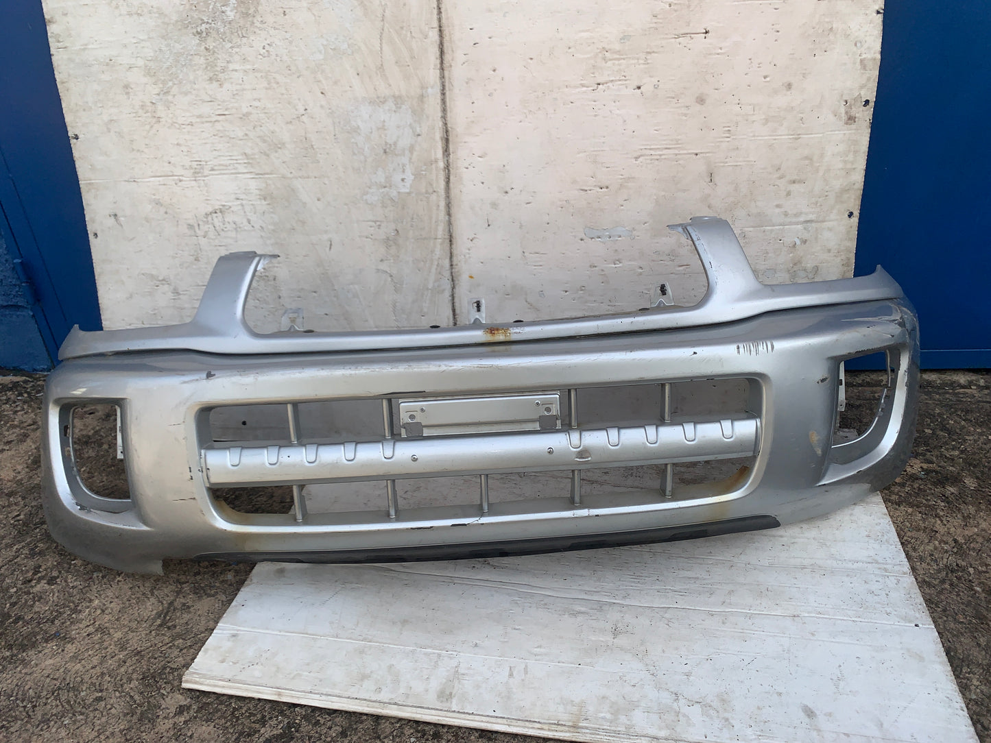 Parachoque Delantero Toyota RAV4 2001 2004