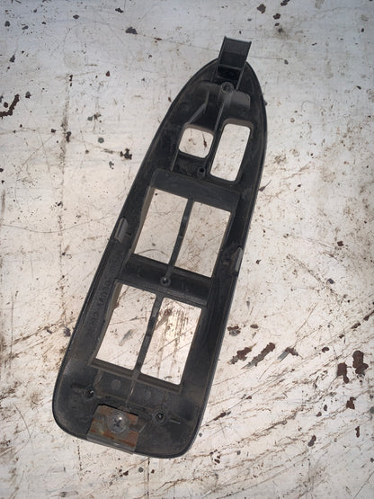 Moldura Mando Vidrio Principal Toyota Corolla 2004 2008