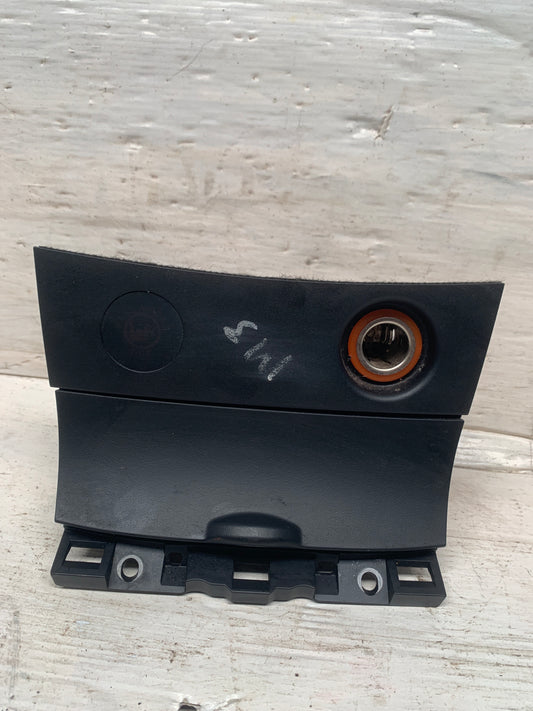 Guantera Frontal Mazda3 2.0