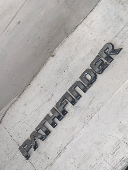 Emblema Letra Pathfinder Nissan