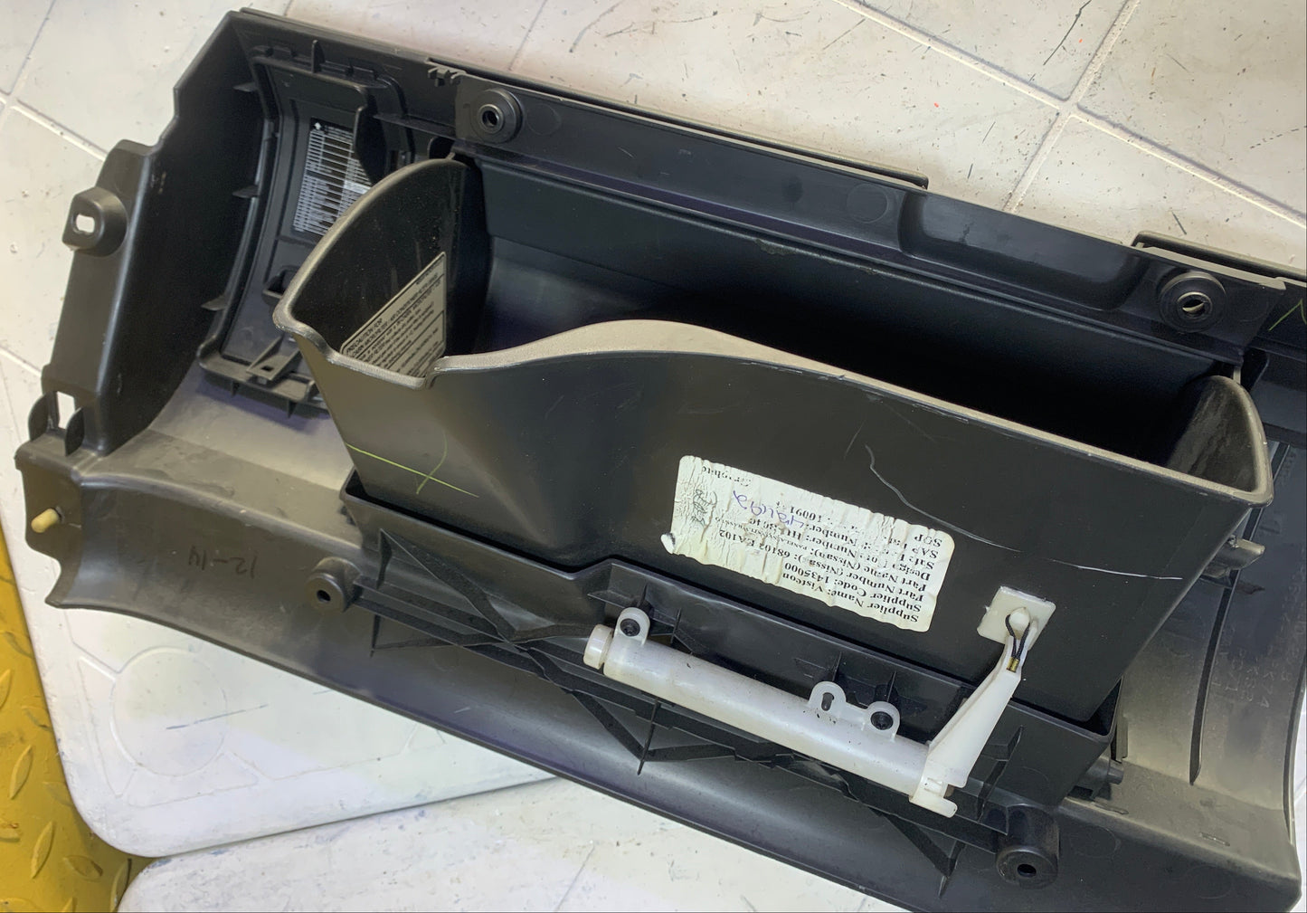 Guantera Inferior Nissan Pathfinder 2001 2006