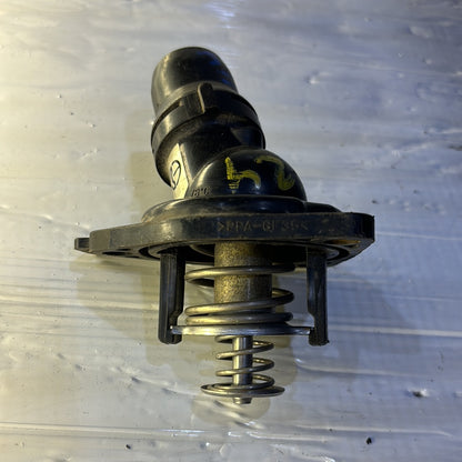 Toma De Agua Plastica con Termostato Honda K20 K24 A8