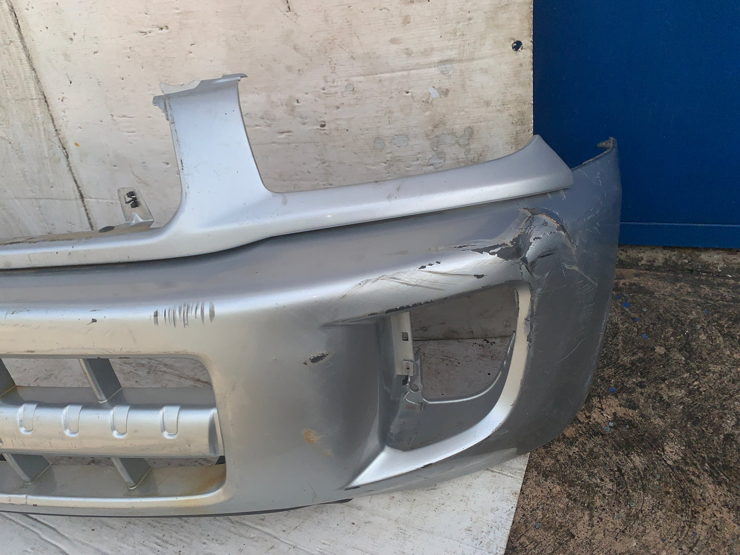 Parachoque Delantero Toyota RAV4 2001 2004