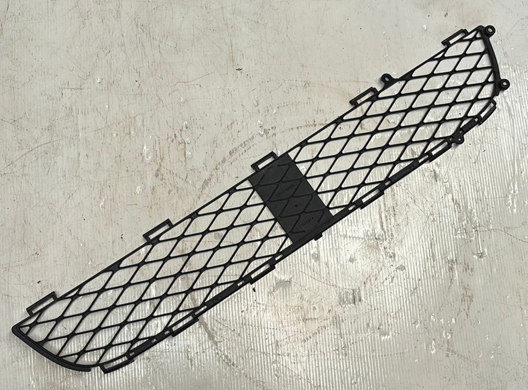 Parrilla Delantera Inferior Toyota Yaris 2005