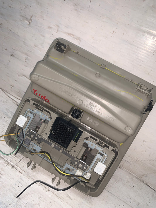 Lampara Luz Techo Delantera Nissan Tiida