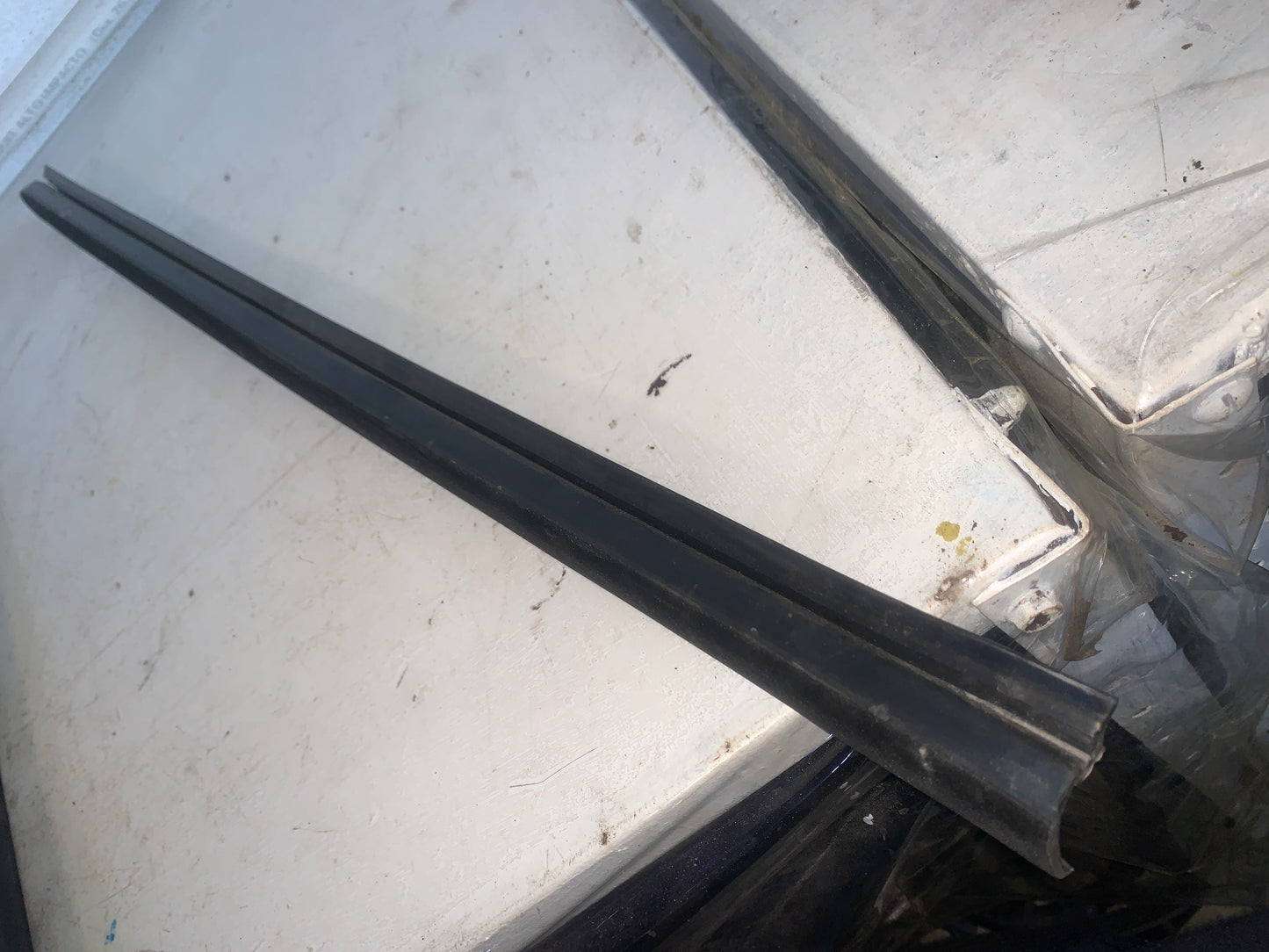 Cepillo Lamevidrio Interno Ford Escape 2001 2010