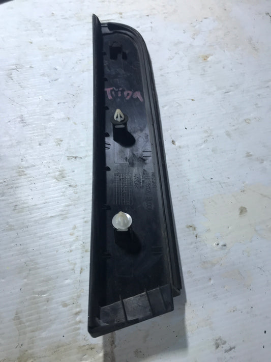 Moldura Externa Ventana Puerta Trasera Nissan Tiida