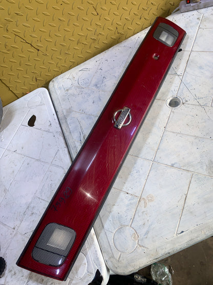 Stop Embellecedor Central Maleta Nissan Sentra B14
