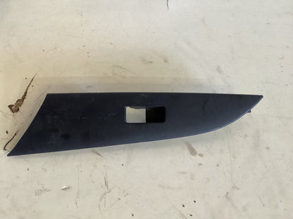 Embellecedor Mando Eleva Vidrio Mazda3