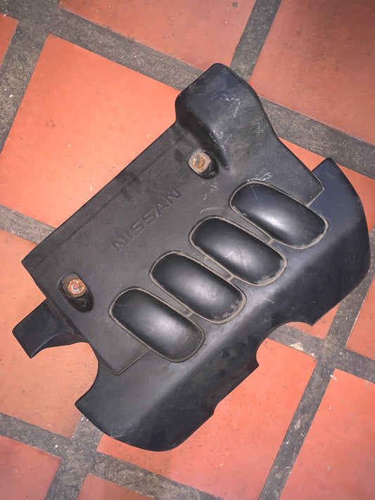 Embellecedor Motor Nissan Sentra B16 2.0