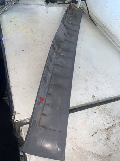 Embellecedor Inferior Maleta Toyota Sienna 1998 2004