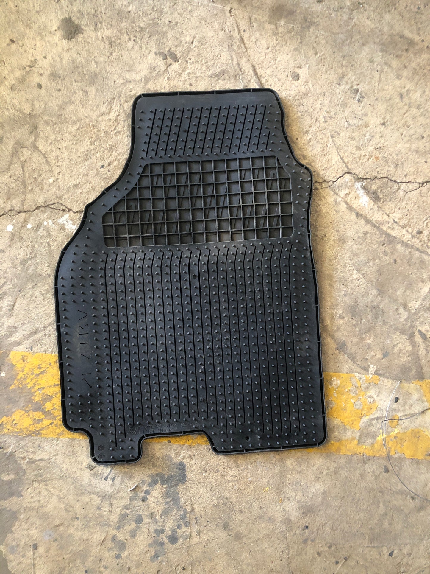 Alfombra Delanteras Nissan Sentra B16 2007 2012