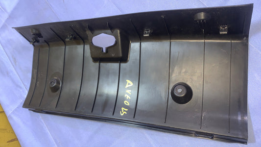 Embellecedor Inferior Maleta Chevrolet Aveo LT LS 2010 2012