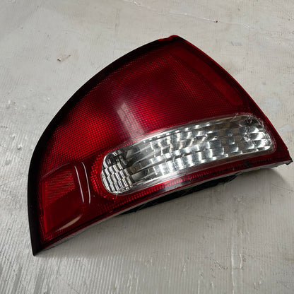 Stop Nissan Sentra B15 2001 2004 Línea Blanca