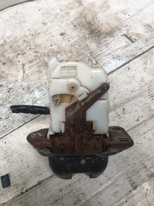 Cerradura Compuerta Nissan Tiida 2007 2010