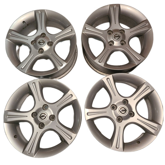 Juego Rines Decorativos Nissan Sentra B15 17"